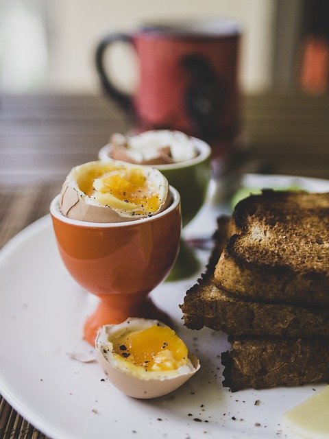 breakfast avec oeuf à la coque